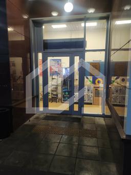 вход в ленту снаружи.webp