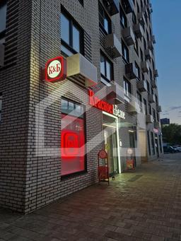 красное и белое сокольники.webp