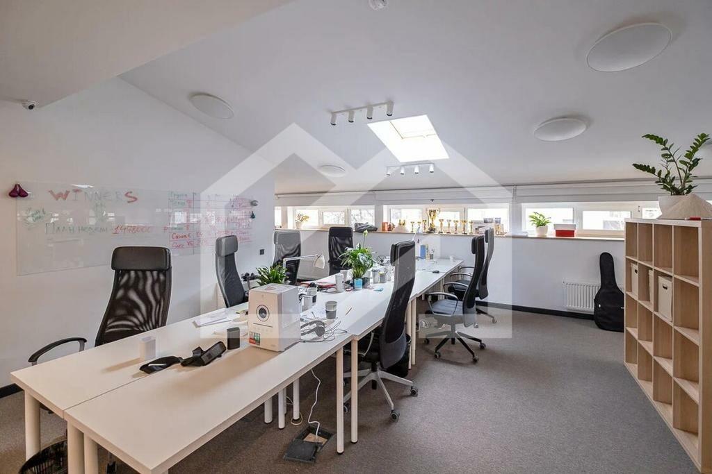 WhatsApp Image 2025-04-18 at 16.00.41 (2).jpeg